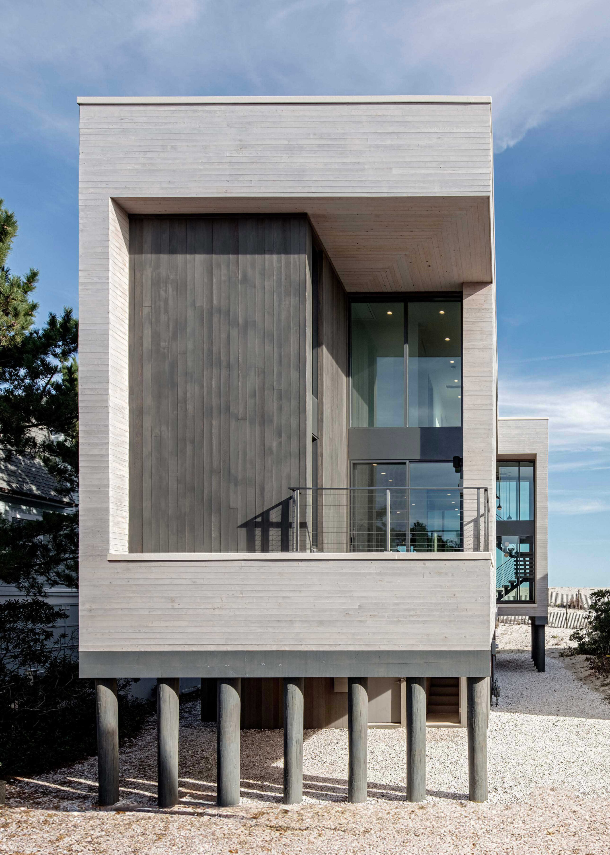 Exterior photo of the Beach Haven Residence by Specht Novak Architects. Shot by Taggart Sorenson featuring a sideview of the home.