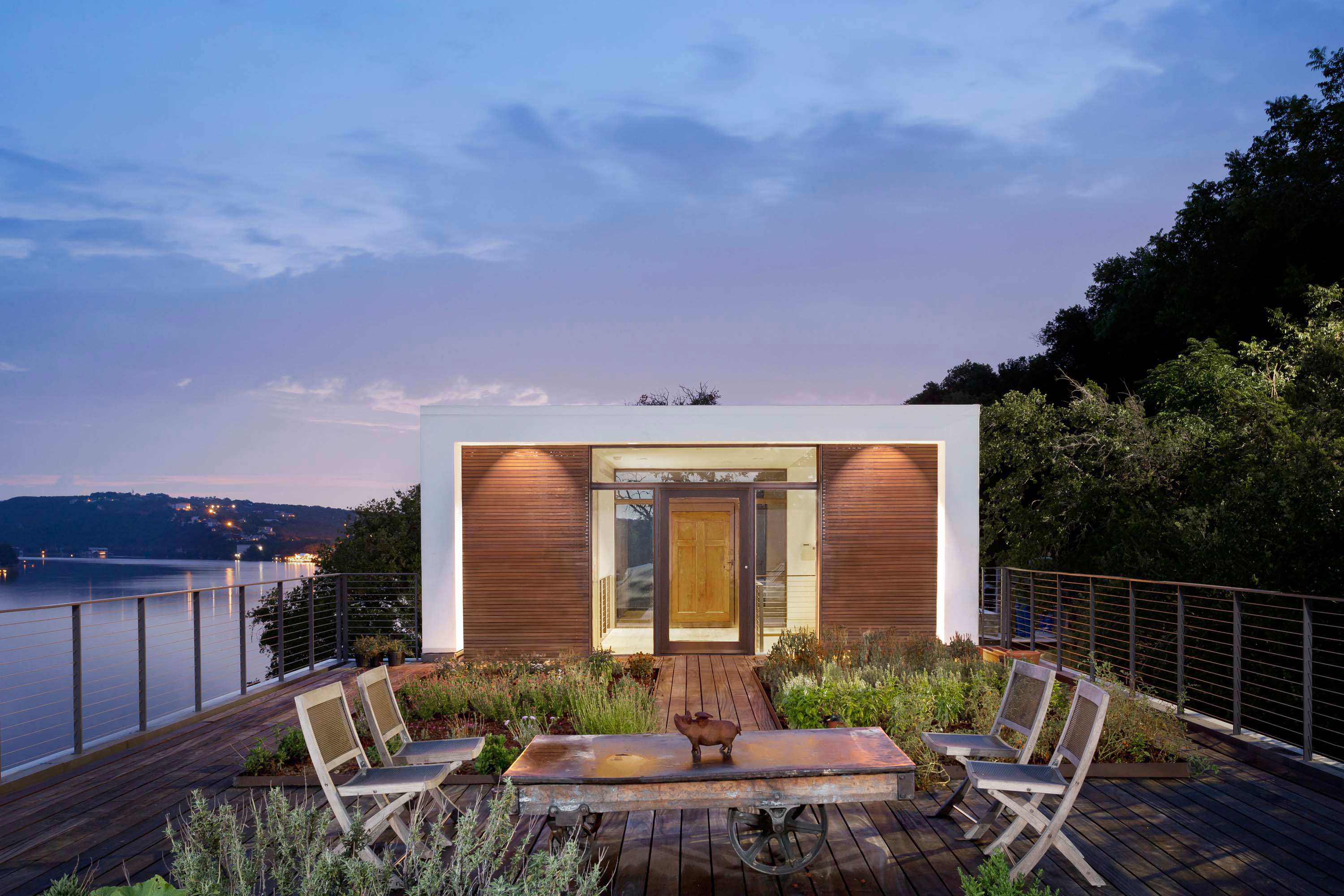 Exterior photo of the Cliffside Residence by Specht Novak Architects. Shot at dusk by Andrea Calo, featuring a courtyard that leads the way into symmetrical entry of the home.